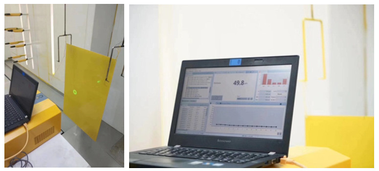 使用涂魔師在線測(cè)厚儀非接觸無損測(cè)量噴涂后未固化的樣品，即時(shí)得出干膜厚度
